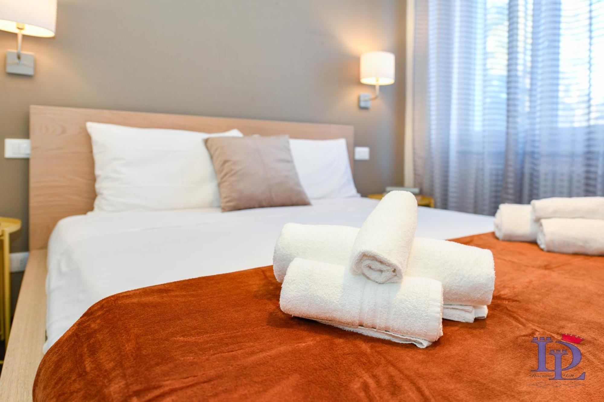 Desenzanoloft Official Partner Marriott Homes & Villas - A Casa Di Sara Family Apartment With Private Parking Desenzano del Garda Eksteriør billede